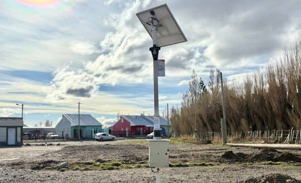 Alto Río Senguer: Instalan cargadores solares para toda la comunidad