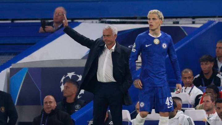 'Special One' Mourinho makes low-key, losing return to Chelsea
