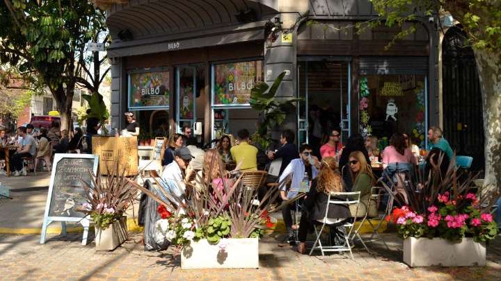 Brunch, almuerzos, cenas, café y pastelería: el lugar para una pausa con sabores artesanales que invitan a volver