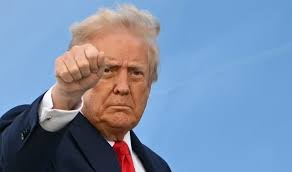 Trump amenaza a Venezuela con consecuencias "incalculables" si no acepta retorno de migrantes