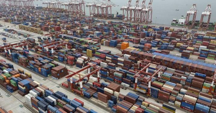 Shipping companies support a first-ever global fee on greenhouse gases, opposed by Trump officials