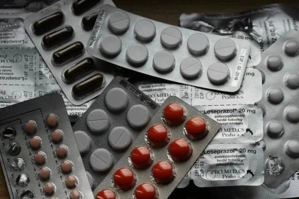 Advierten venta de medicamentos ilícitos en redes sociales