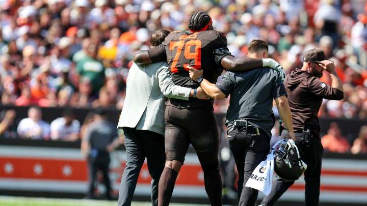 Browns OT Dawand Jones out for season with knee injury