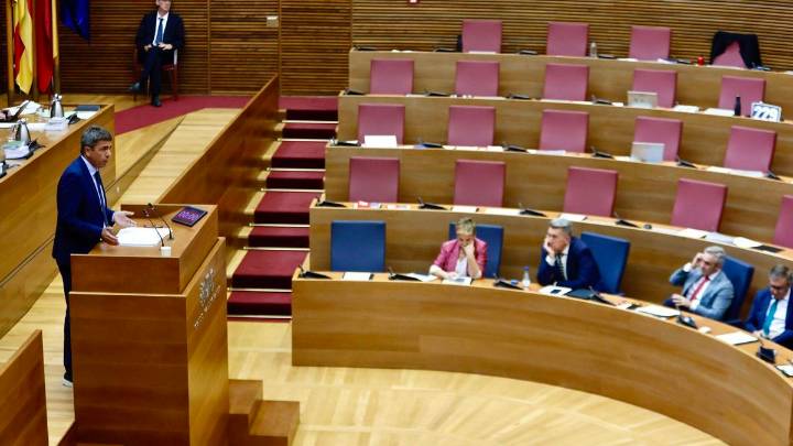 Mazón no despeja dudas del 29-O y lanza una batalla cultural en unas Corts encendidas