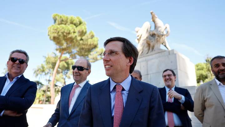 Almeida confirma en la SER que no habrá ceremonia de premios de La Vuelta: "No parece una crónica de una competición deportiva"