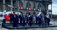 Realiza izamiento de bandera en Explanada de los Héroes