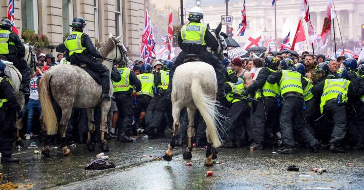 Más de cien mil personas exhiben el odio y la ira de la extrema derecha en el centro de Londres