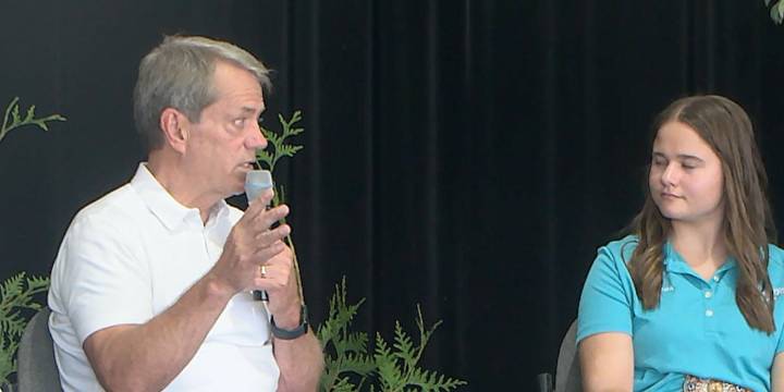Pillen talks politics, tech at Husker Harvest Days