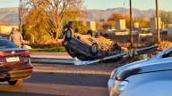 Un espectacular accidente en Maipú terminó con un auto dado vuelta y problemas de tránsito