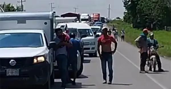 Operativo policiaco bloquea carretera a Tampico