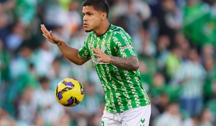 El 'Cucho' llegó a los 100: Colombianos con más partidos en LaLiga