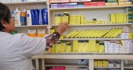 Clientes de farmacias priorizan lo esencial y pagan con tarjeta