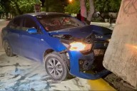Conductor pierde el control en avenida Gobernadores y destruye su auto