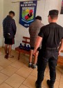 Arrestaron a dos hermanos que robaban cables y tomacorrientes de plaza en Ruiz de Montoya