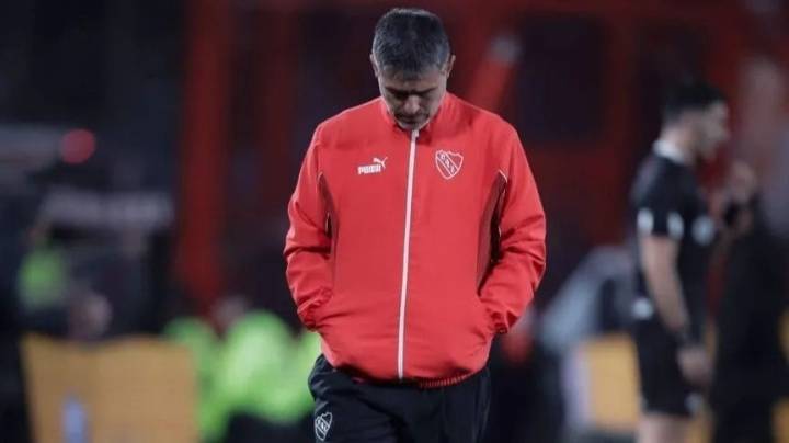 Tras la derrota con Banfield, Julio Vaccari renunció como DT en Independiente