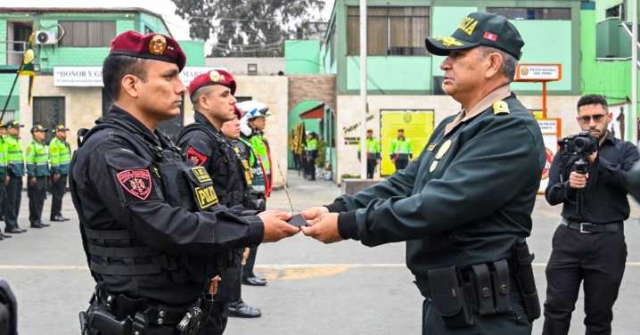 Víctor Zanabria participa en ceremonia de reconocimiento policial a pesar de suspensión