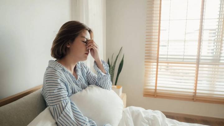 La razón por la que las mujeres necesitan dormir más: "Sufren más estrés y depresión" que los hombres