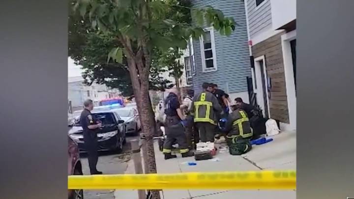 Menor recibe múltiples heridas con arma blanca en East Boston