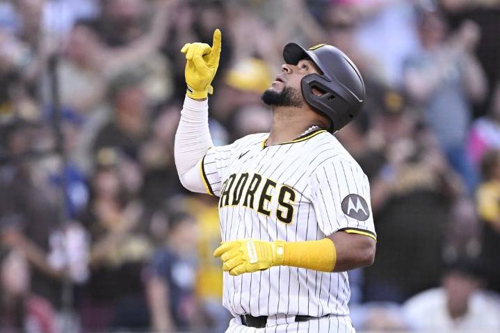 Deadspin | Padres put on power display in downing Diamondbacks