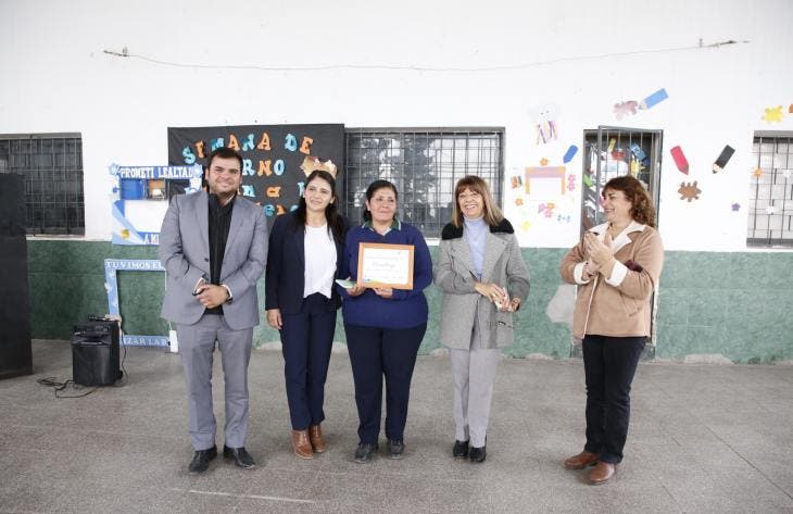 Ranchillos: Montaldo distinguió a la maestra elegida entre las cinco mejores de la Argentina