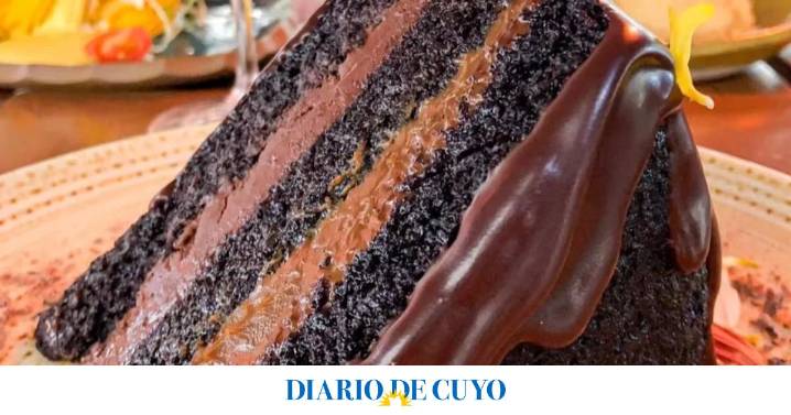 Receta de torta húmeda de chocolate casera: cómo prepararla y hacerle una decoración de lujo