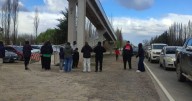 Corte total de la Ruta 7 en Centenario: preocupados por los accidentes, familias piden un «acceso seguro» a una escuela