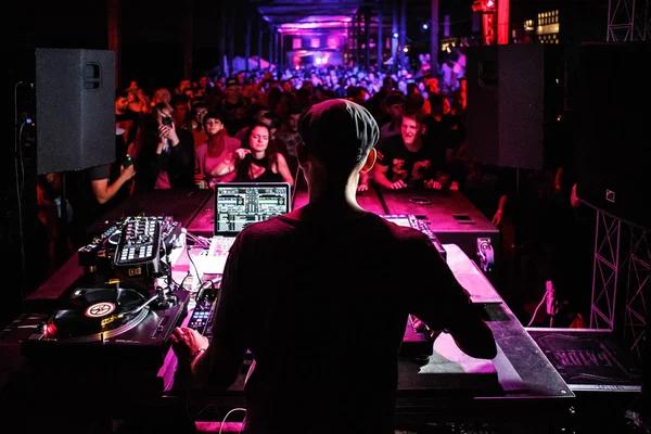 Speeding DJ arrested while driving home from gig at bar in Leesburg
