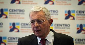 Álvaro Uribe vuelve a ser candidato al Senado