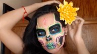 Maquillaje de catrina con colores neón fácil para el Día de Muertos