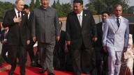 China saca músculo en un desfile militar en el que advierte de su "imparable" avance