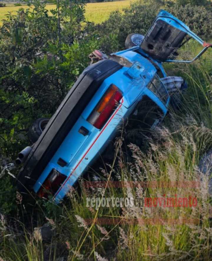 VEHÍCULO SE SALIÓ DE LA CARRETERA ACAMBAY-ATLACOMULCO Y FUE A DAR A UNA ZANJA