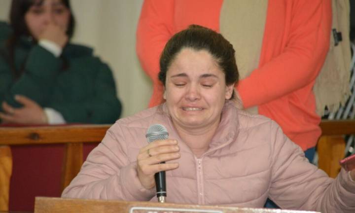 Una de las madres le contestó al concejal: "Repite el discurso del abogado, pero se pisó solo"
