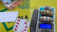 Pillan a un conductor en Alcalá del Río con tres bellotas de hachís y 490 euros en metálico