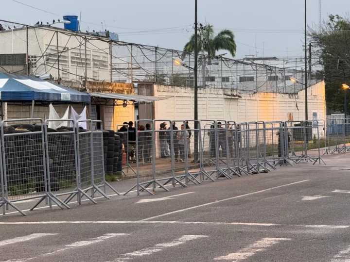 40 minutos infernales en una cárcel de Ecuador: muertos, explosiones y policías secuestrados en una batalla narco