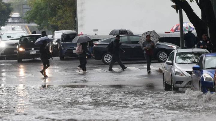 Activan una triple alerta por lluvias en CDMX