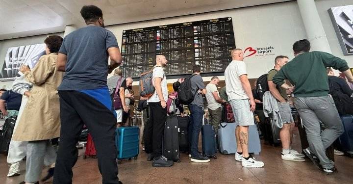 Collins Aerospace Cyber‑Breach Forces Manual Systems at Major Airports, Thousands Affected