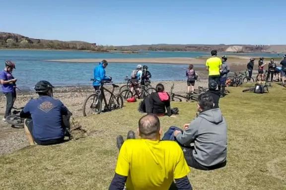 Pedaleando entre Los Gigantes: invitan a disfrutar de un recorrido en Villa El Chocón