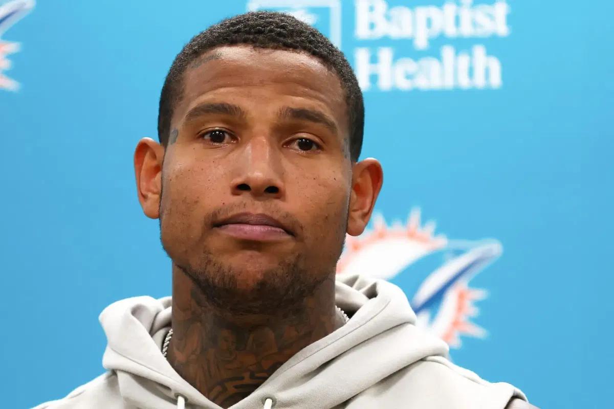 Agent Shares Darren Waller’s Injury Update After Mike McDaniel Hints TE May Never Play for Dolphins Darren Waller's agent gives an answer on every fan’s mind, whose career has been a symphony of spect