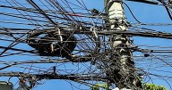 Detienen a dos sujetos por quemar cable eléctrico en Iztapalapa
