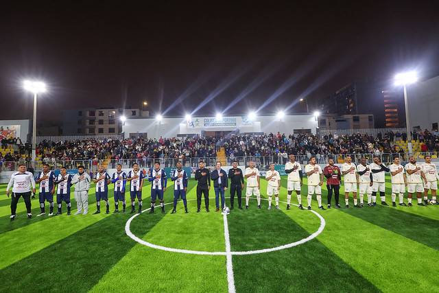 Coliseo Aldo Chamochumbi se reinauguró con clásico de “Las Leyendas”