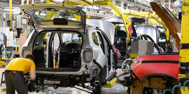 Según la UIA, la industria argentina profundiza su caída y acumuló en agosto una baja del 3 por ciento