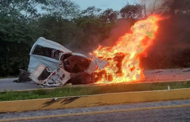 Accidente en la Mérida-Campeche deja 15 muertos