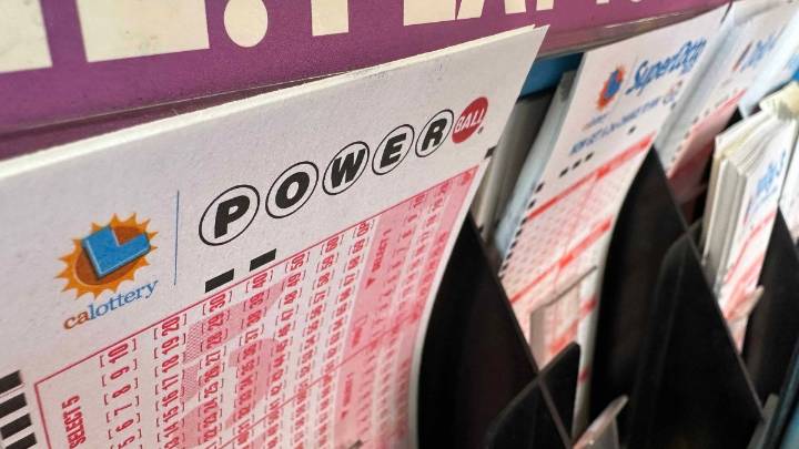 When is the Powerball ticket cutoff time in Illinois?