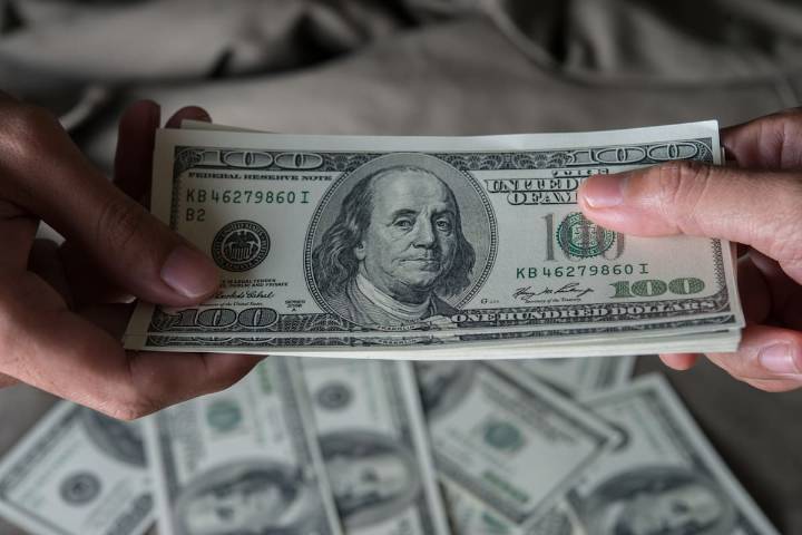 Minuto a minuto. A cuánto cotiza el dólar oficial y el blue este viernes 12 de septiembre