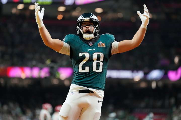 Eagles RB misses practice due to injury ahead of Chiefs game