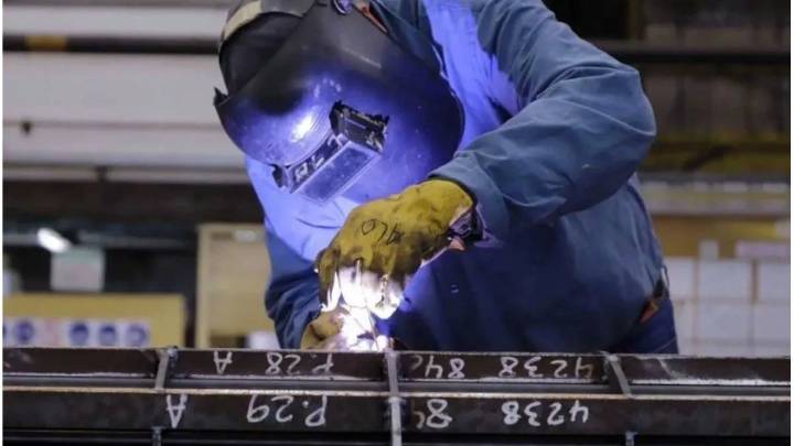 Industria, comercio y finanzas: los sectores que lideraron el crecimiento económico en Santa Fe en junio