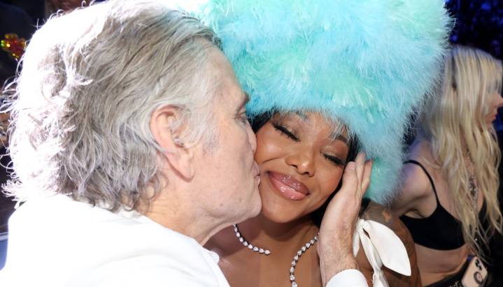 Gimme Sugar: Here’s What Happened When R&Swirlin’ Summer Walker Stepped Out With A Mystery Pop