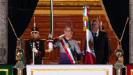 ¡De Tlaxcala a Palacio Nacional! Claudia Sheinbaum porta vestido bordado en San Isidro Buen Suceso durante su primer Grito