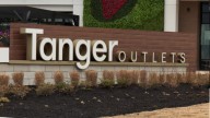 Toys“R”Us opens location at Tanger Outlets