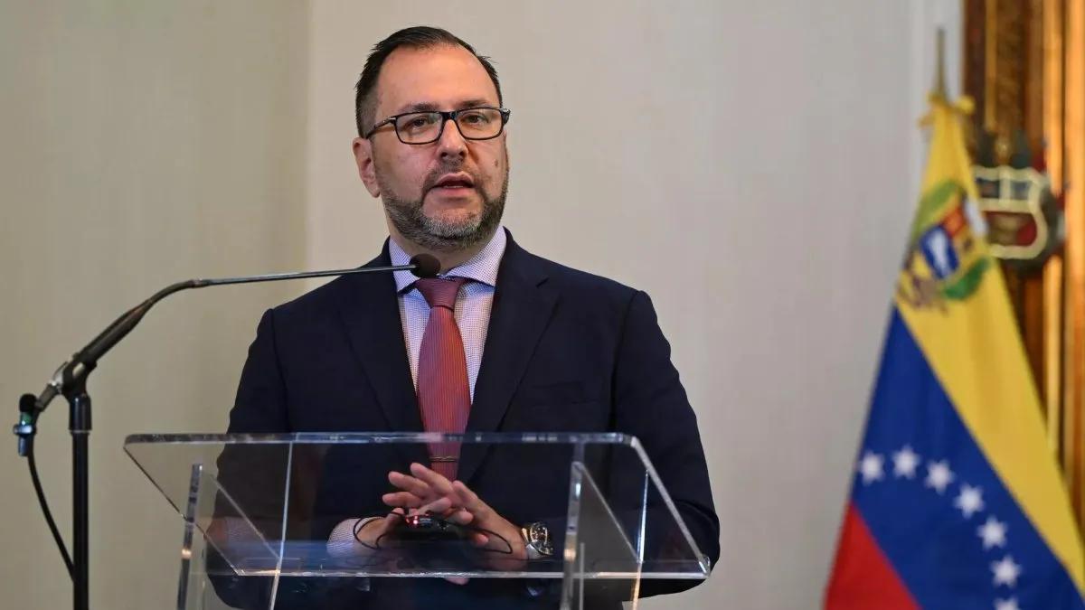 Venezuela denunció que un destructor de EEUU interceptó a un barco pesquero en el Caribe